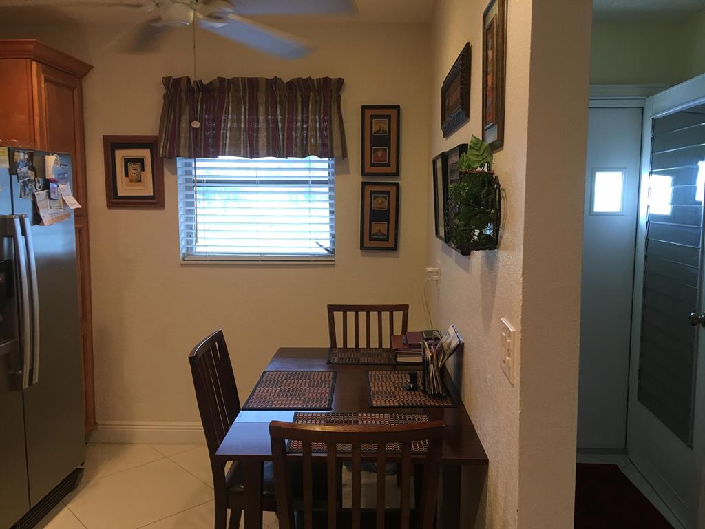 CRESTHAVEN TOWNHOMES SEC 5 CONDO - Residential