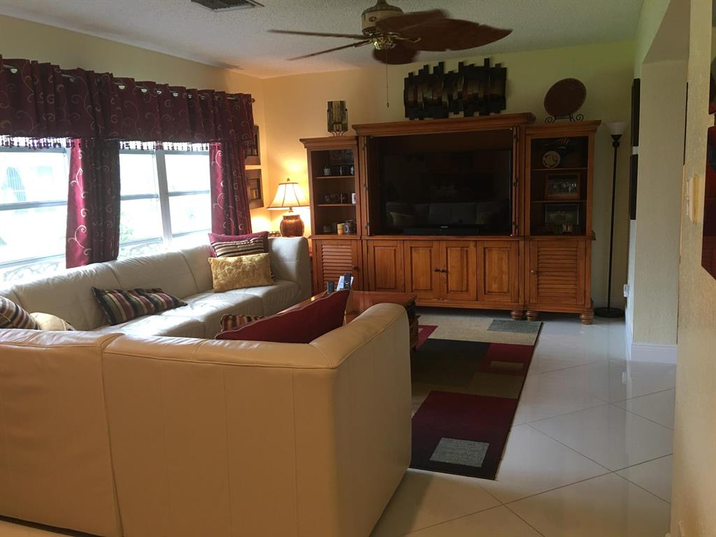 CRESTHAVEN TOWNHOMES SEC 5 CONDO - Residential