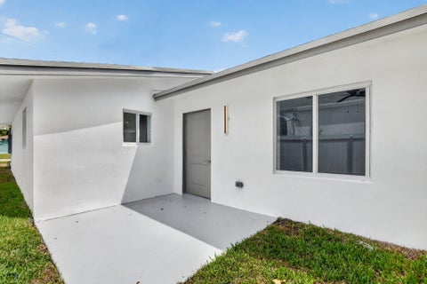 Tiny photo for 182 SW 6 Street, Deerfield Beach, FL 33441 (MLS # B26070719)