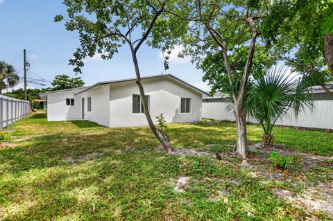 Tiny photo for 182 SW 6 Street, Deerfield Beach, FL 33441 (MLS # B26070719)