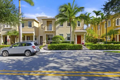121 Seagrape Drive Unit 101, Jupiter, FL MLS: R11069580