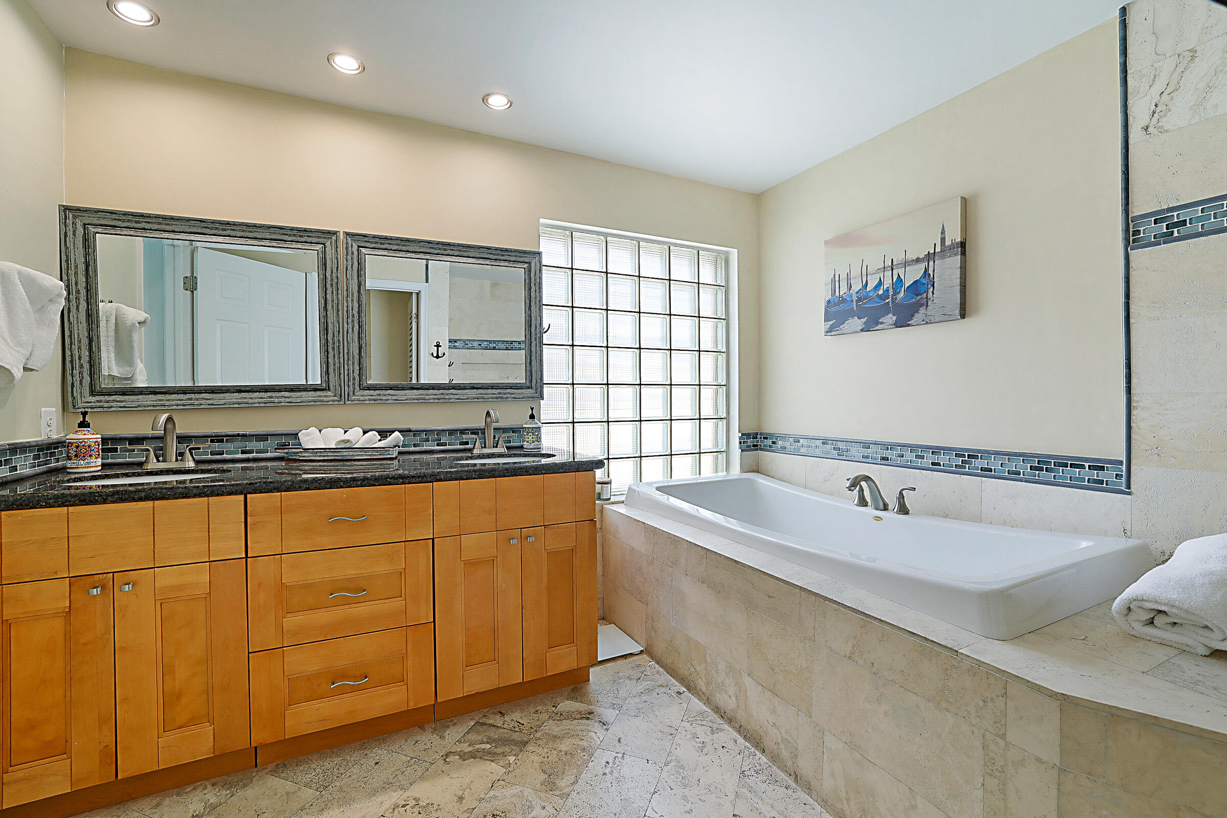 LAKES AT BOCA RATON PAR E - Residential Lease