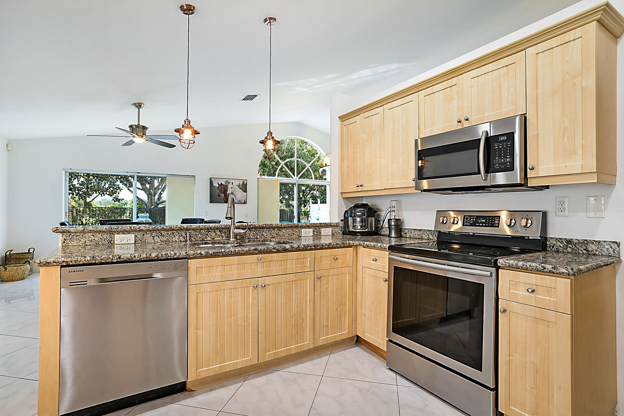 LAKES AT BOCA RATON PAR E - Residential Lease