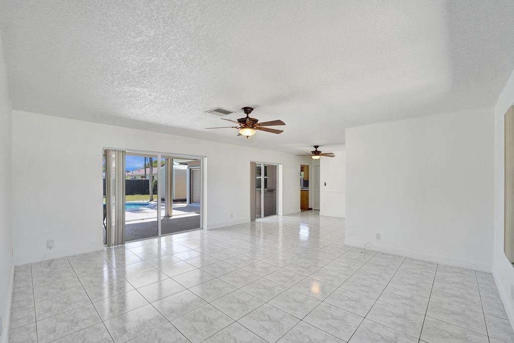 5600 SW 8th St