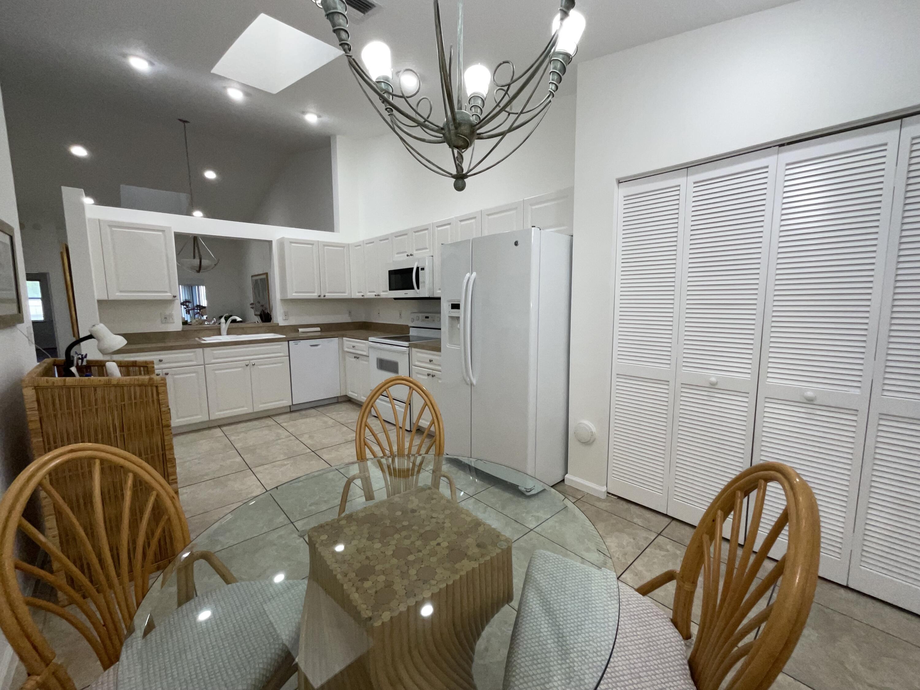 CORAL LAKES V - Residential Lease