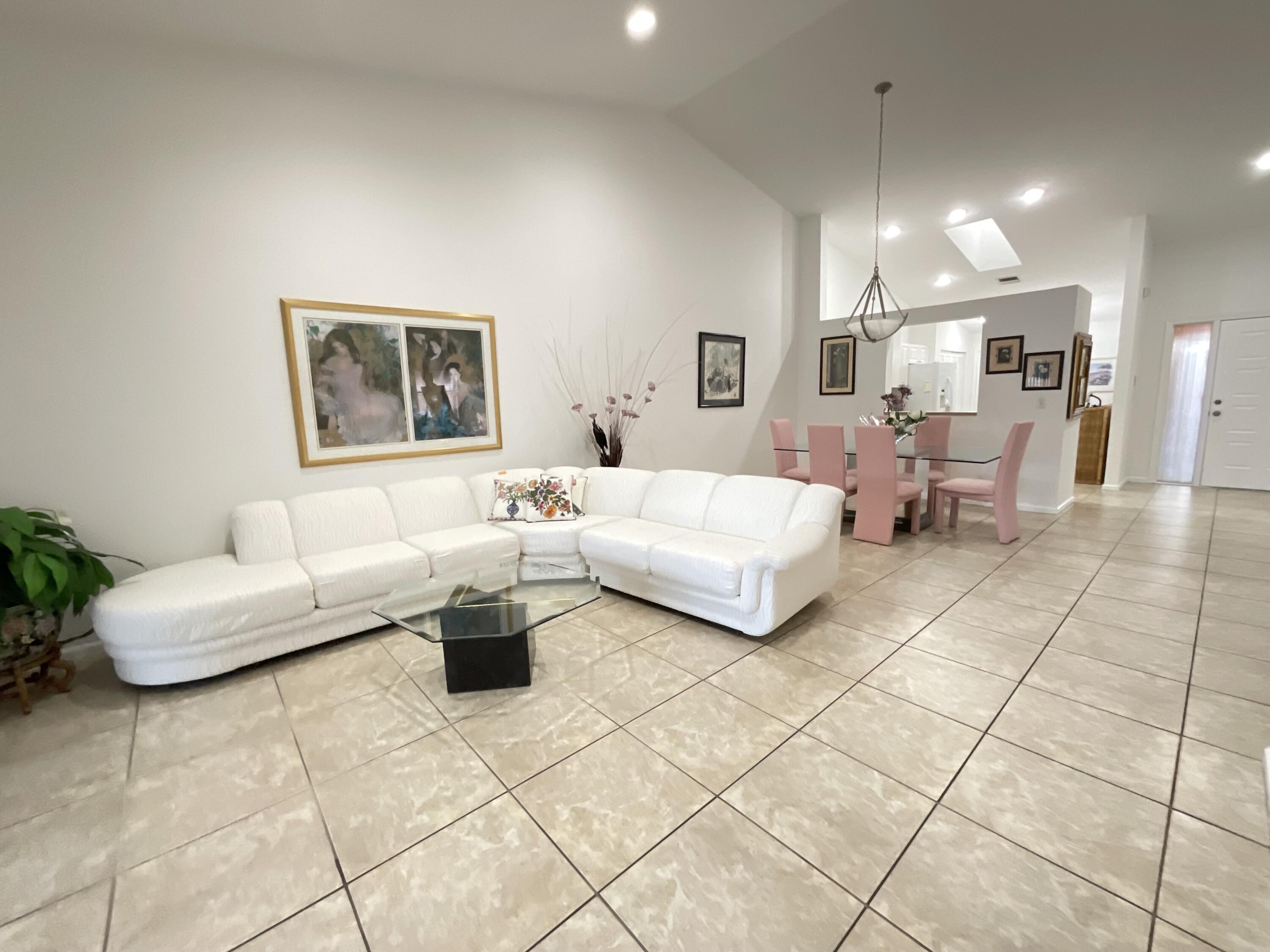 CORAL LAKES V - Residential Lease