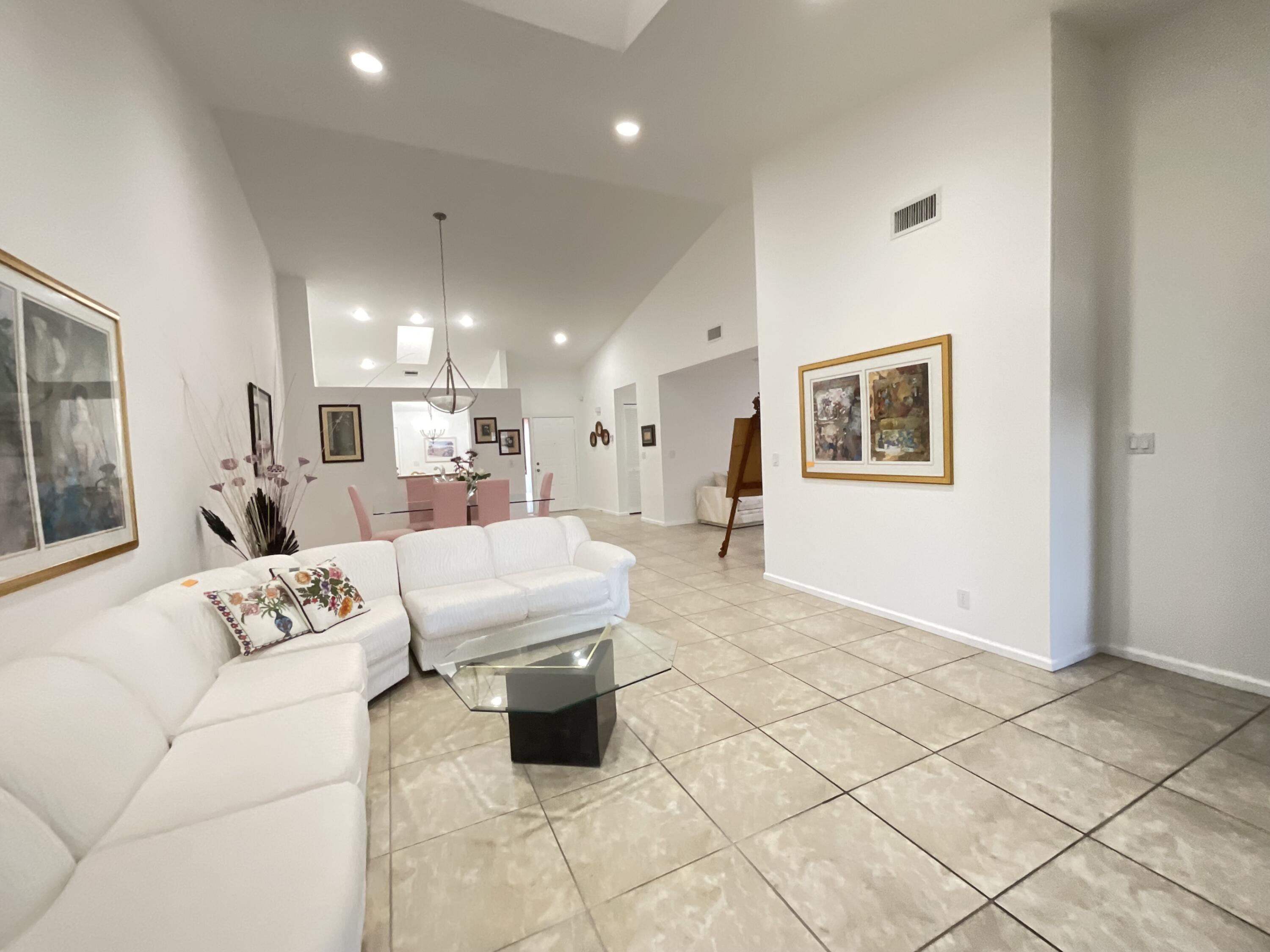 CORAL LAKES V - Residential Lease