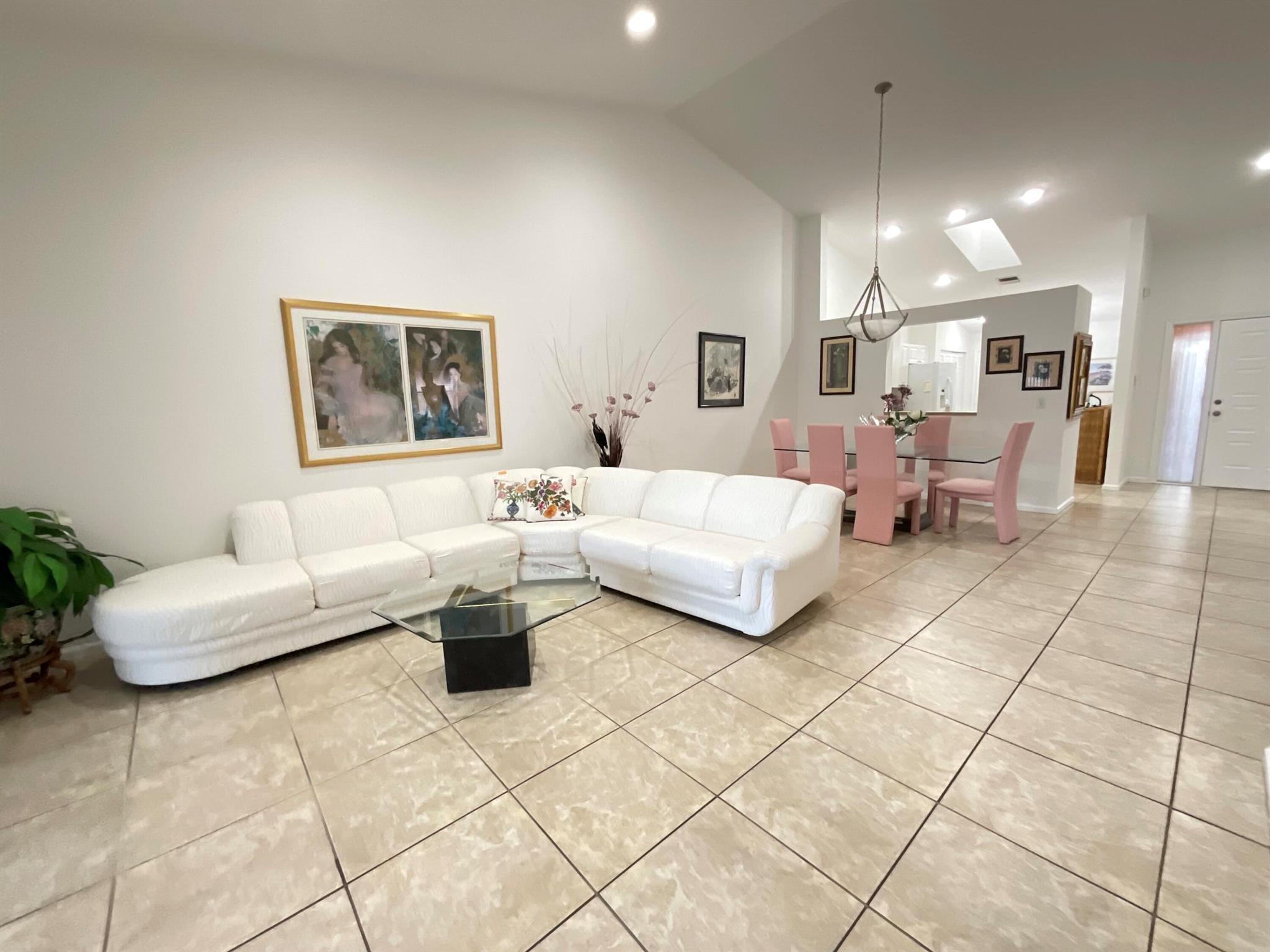 CORAL LAKES V - Residential Lease