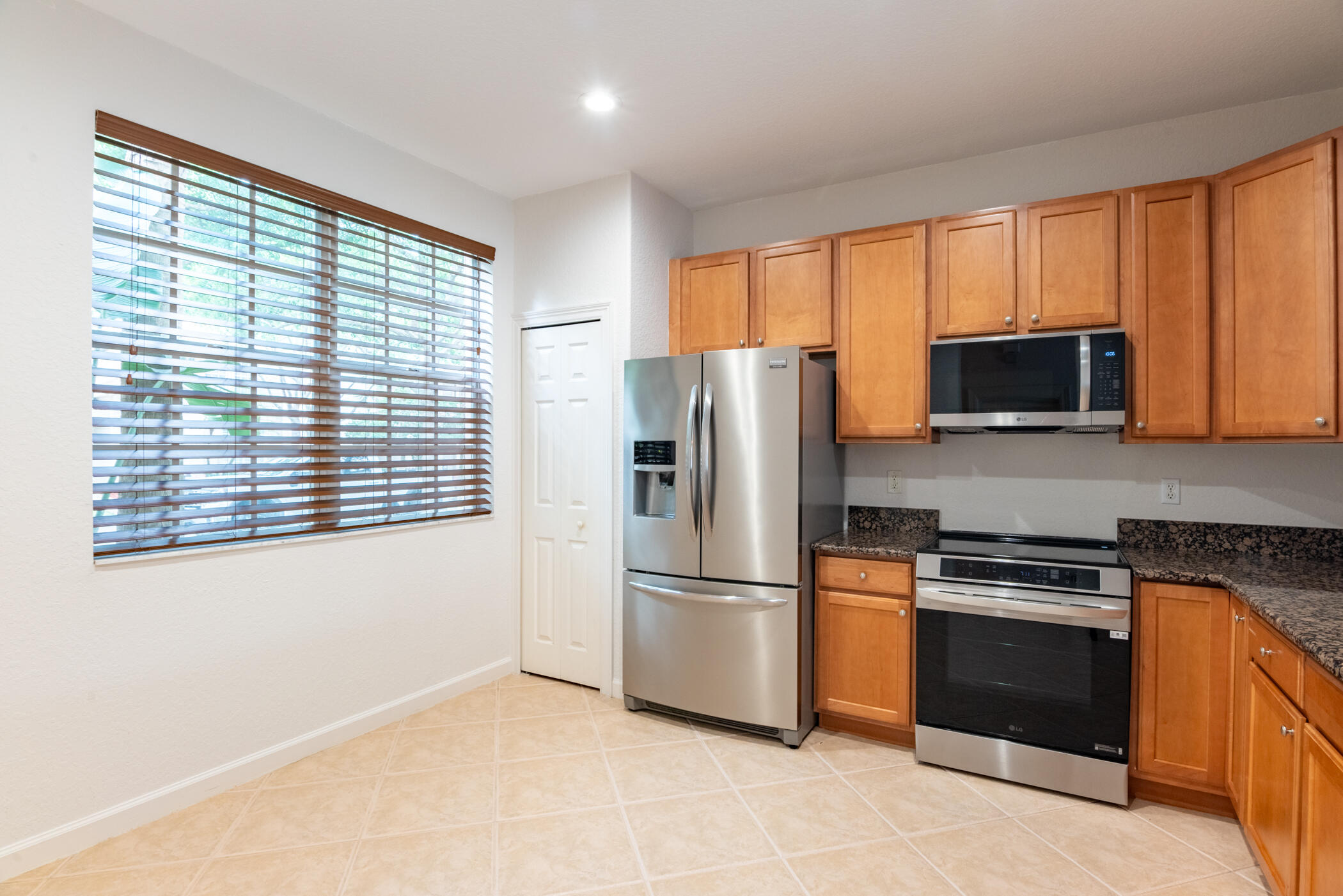 GABLES AT NORTHLAKE 1 - Residential