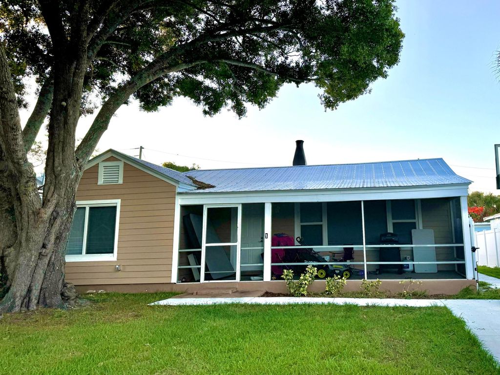 Photo of 1204 Easter Avenue, Fort Pierce, FL 34950 (MLS # R10989798)
