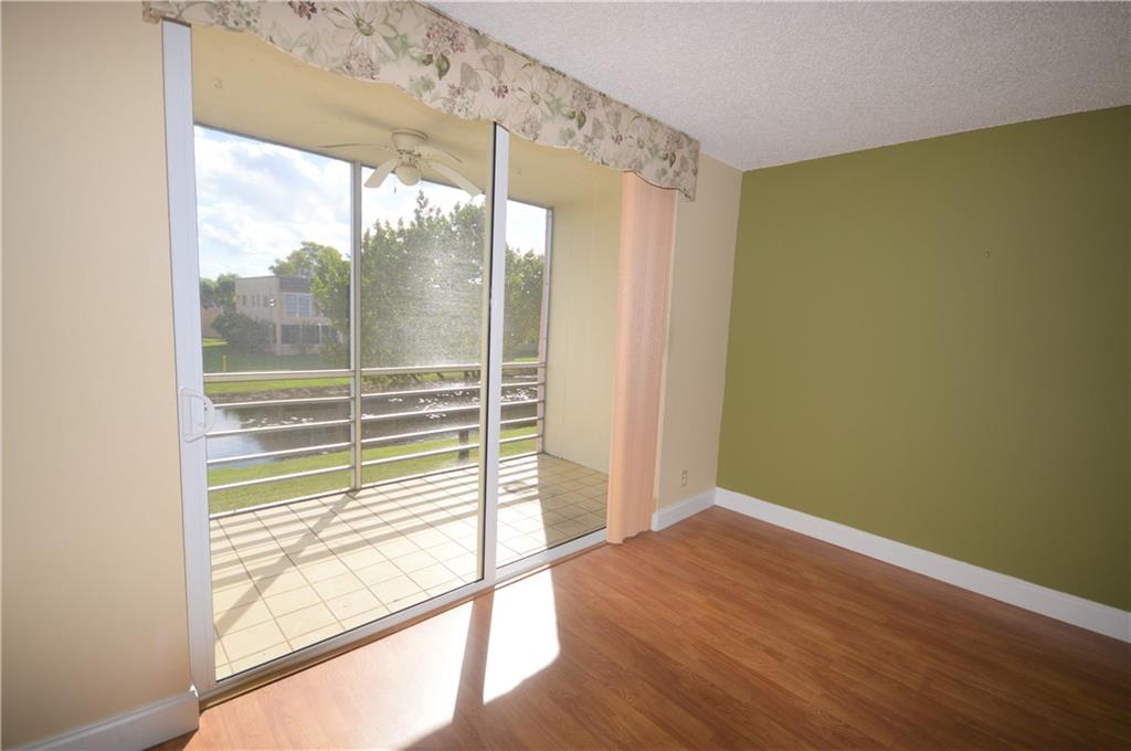 SUNRISE LAKES - Residential