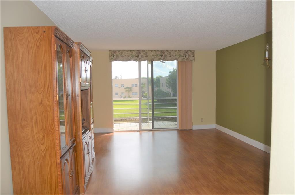 SUNRISE LAKES - Residential