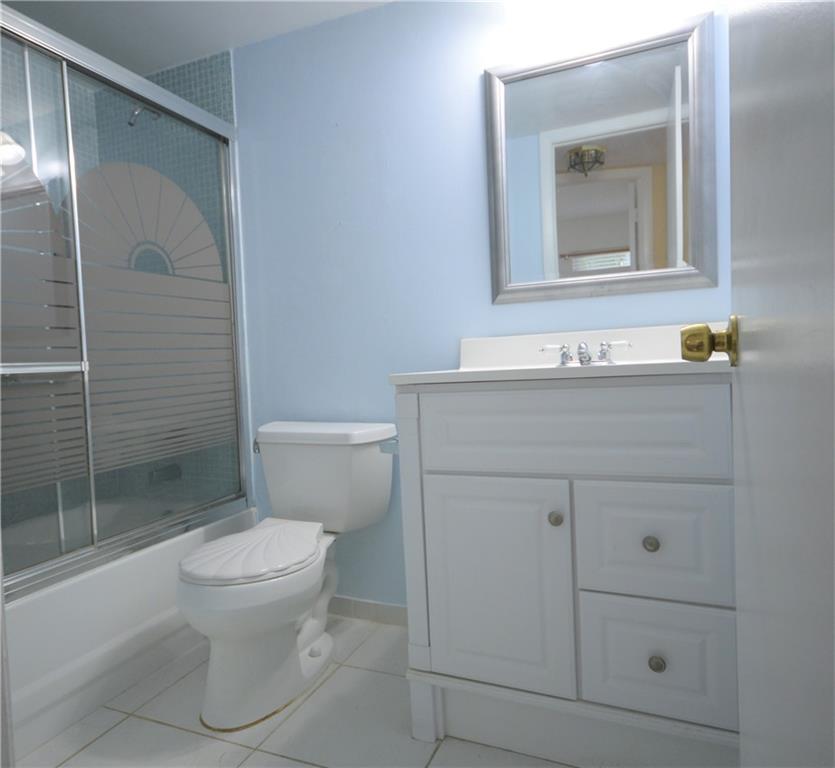 SUNRISE LAKES - Residential