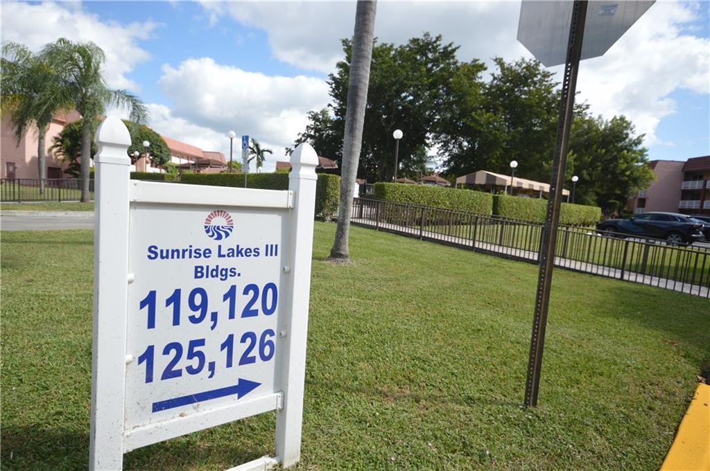 SUNRISE LAKES - Residential