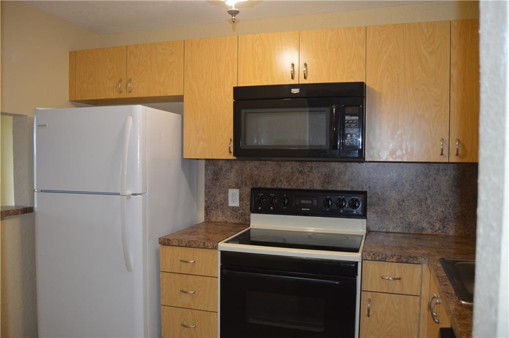 SUNRISE LAKES - Residential