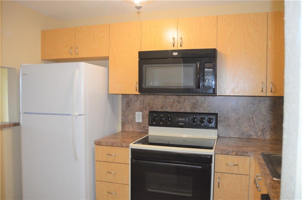 SUNRISE LAKES - Residential