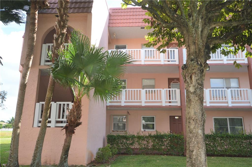 SUNRISE LAKES - Residential