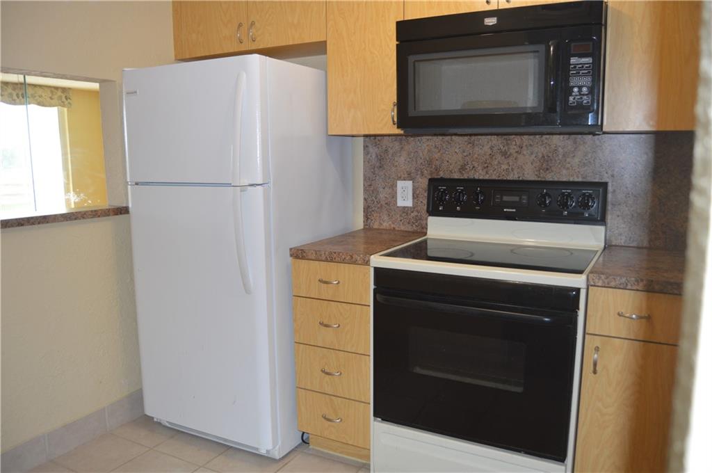 SUNRISE LAKES - Residential