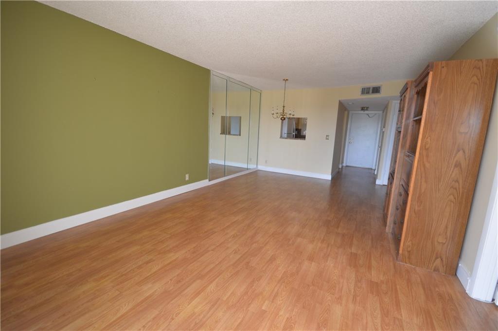 SUNRISE LAKES - Residential