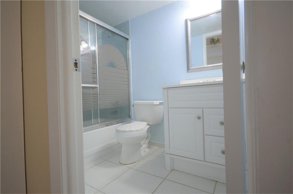 SUNRISE LAKES - Residential