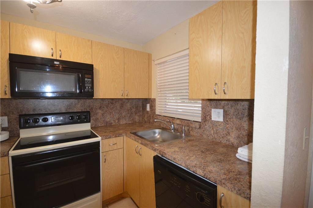 SUNRISE LAKES - Residential