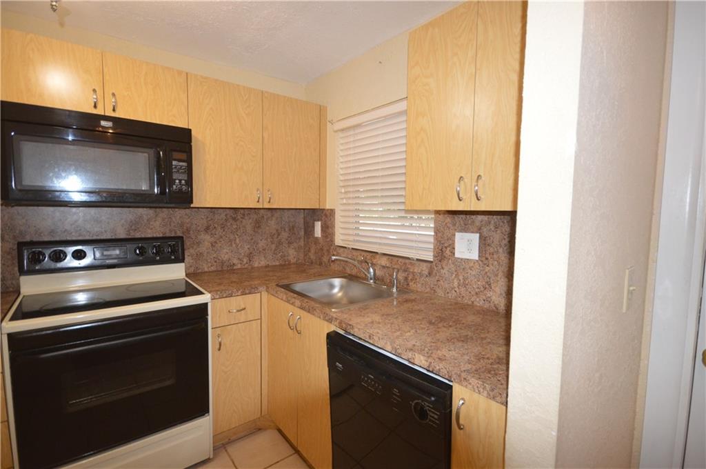 SUNRISE LAKES - Residential