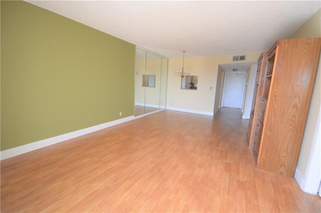 SUNRISE LAKES - Residential