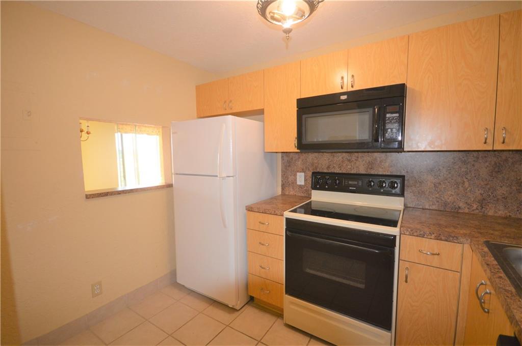 SUNRISE LAKES - Residential