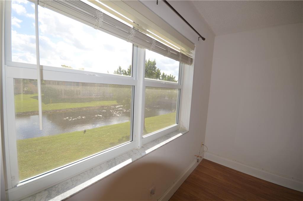 SUNRISE LAKES - Residential