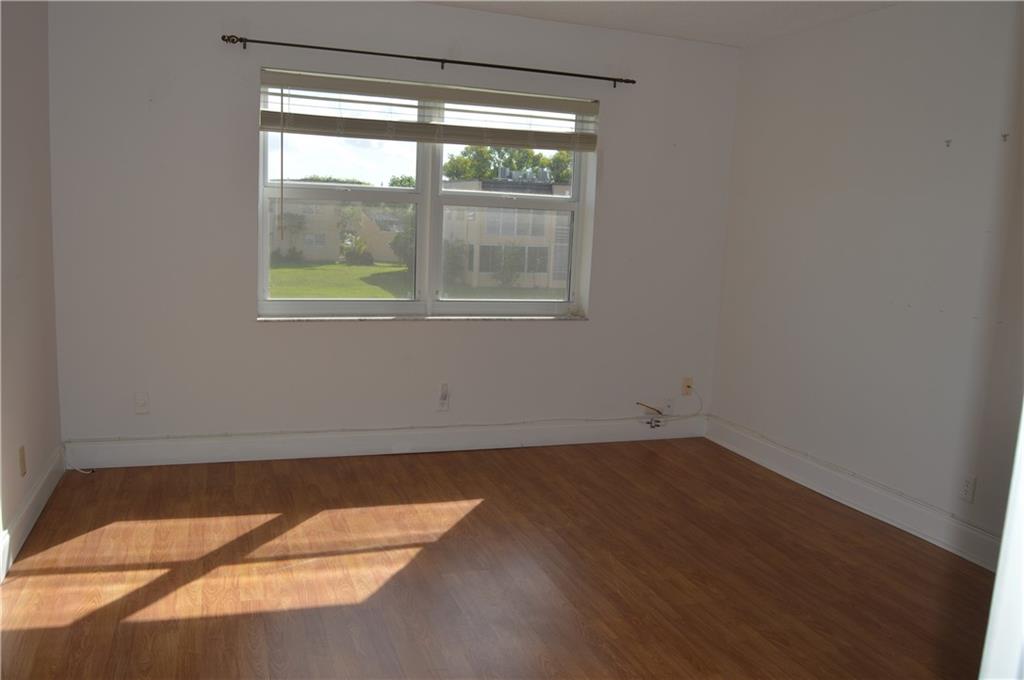 SUNRISE LAKES - Residential