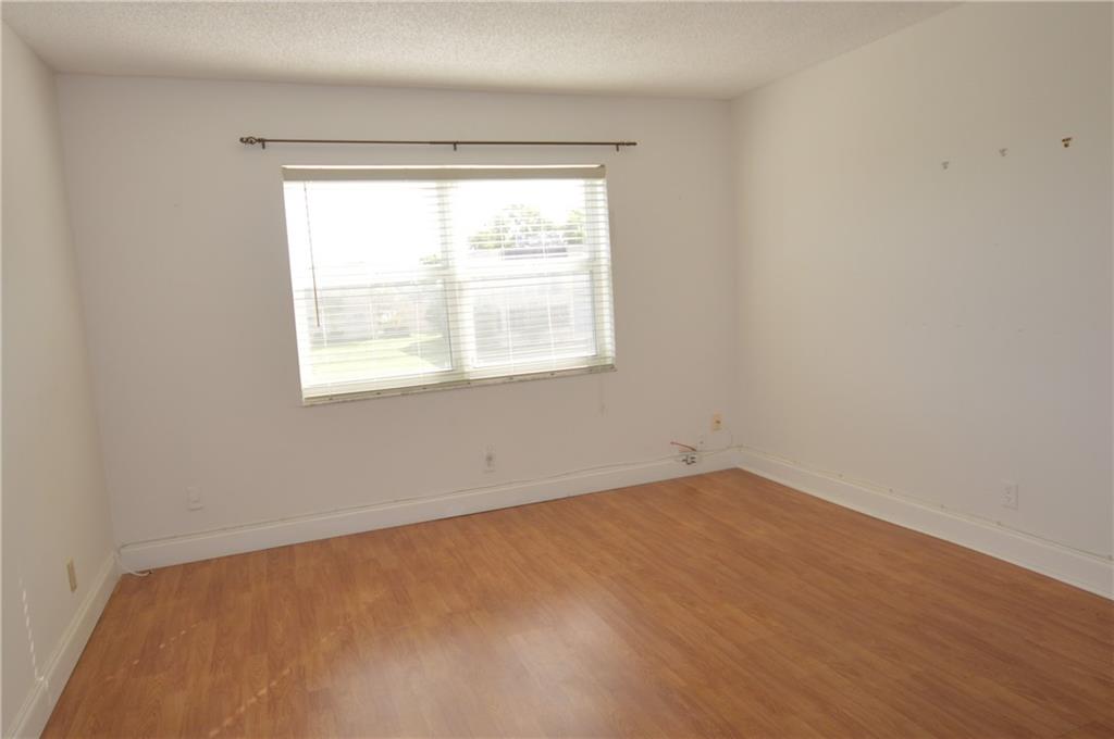 SUNRISE LAKES - Residential