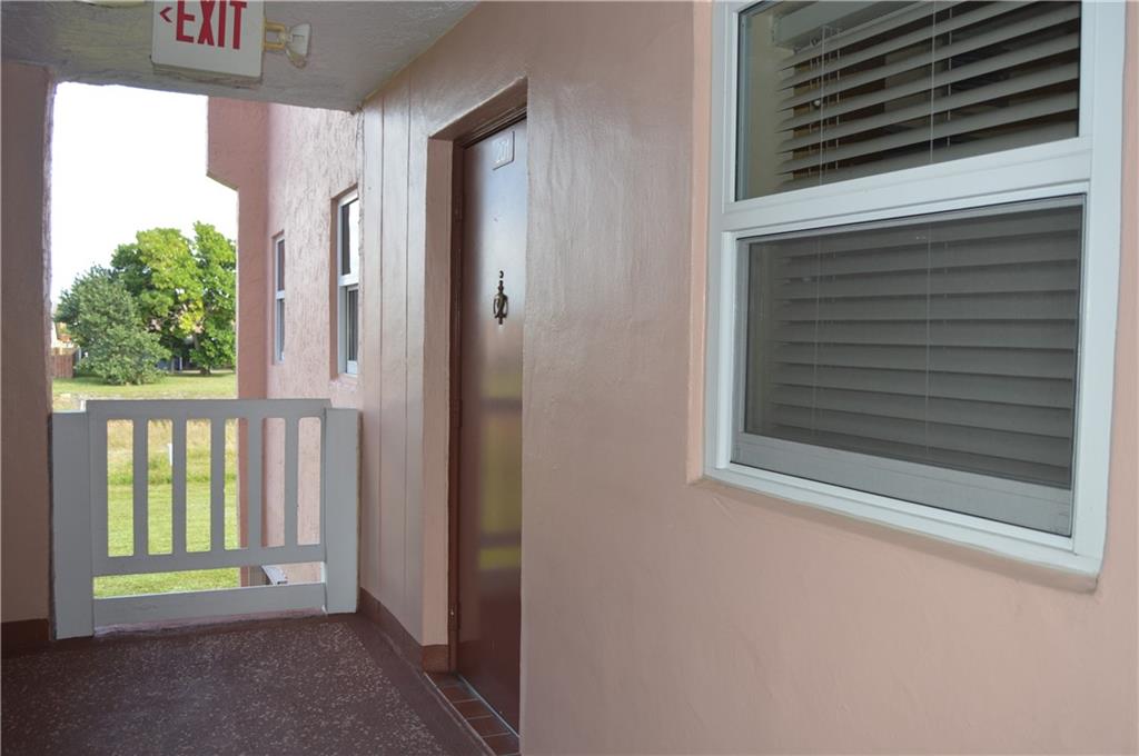 SUNRISE LAKES - Residential