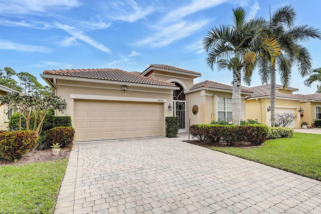 Photo of 6904 SE Twin Oaks Circle, Stuart, FL 34997 (MLS # R10926325)