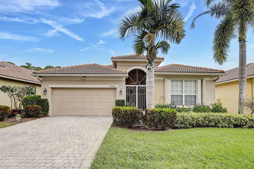 Photo of 6904 SE Twin Oaks Circle, Stuart, FL 34997 (MLS # R10926325)