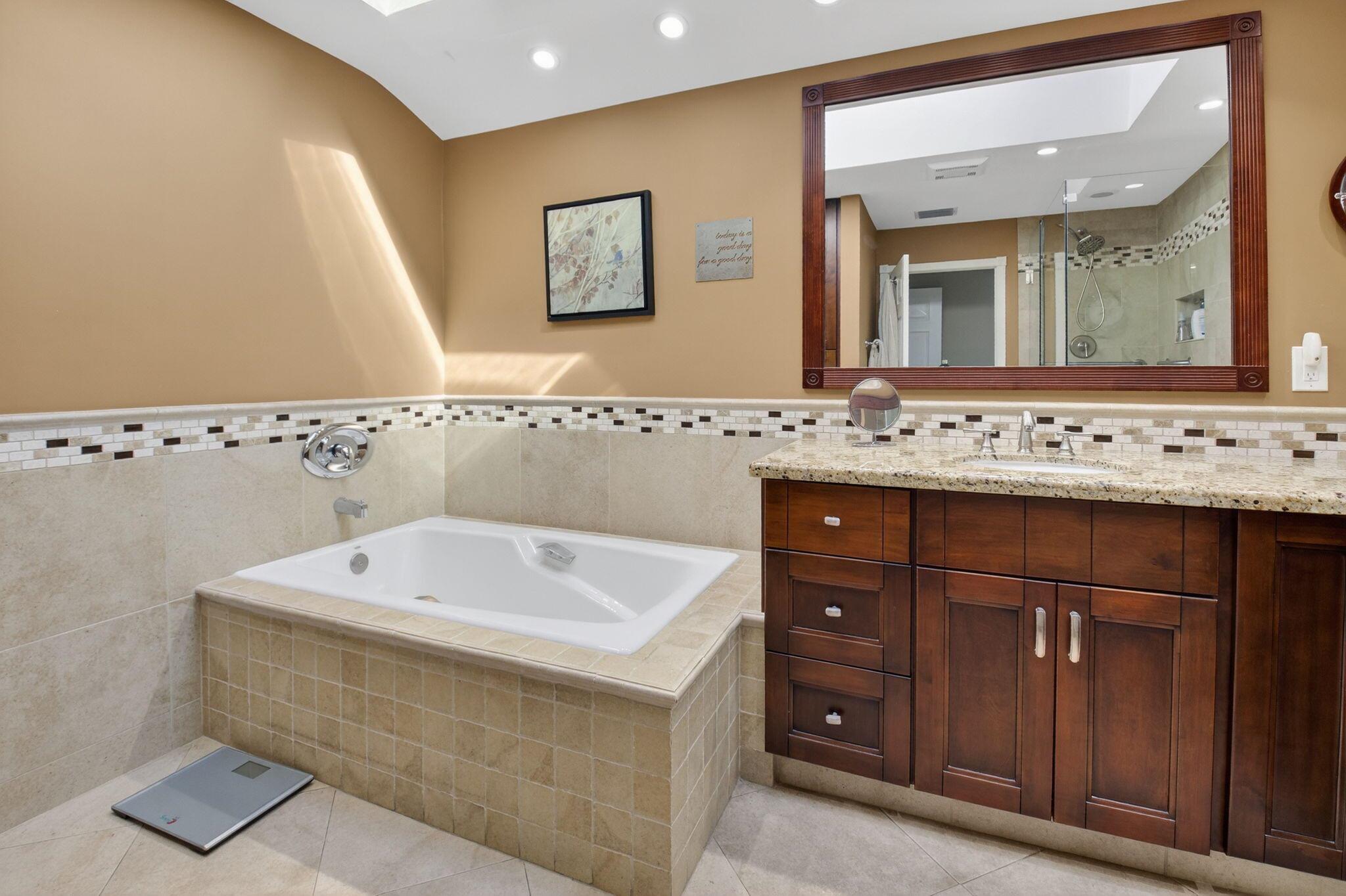 BRISTOL AT HUNTERS RUN CO - Residential