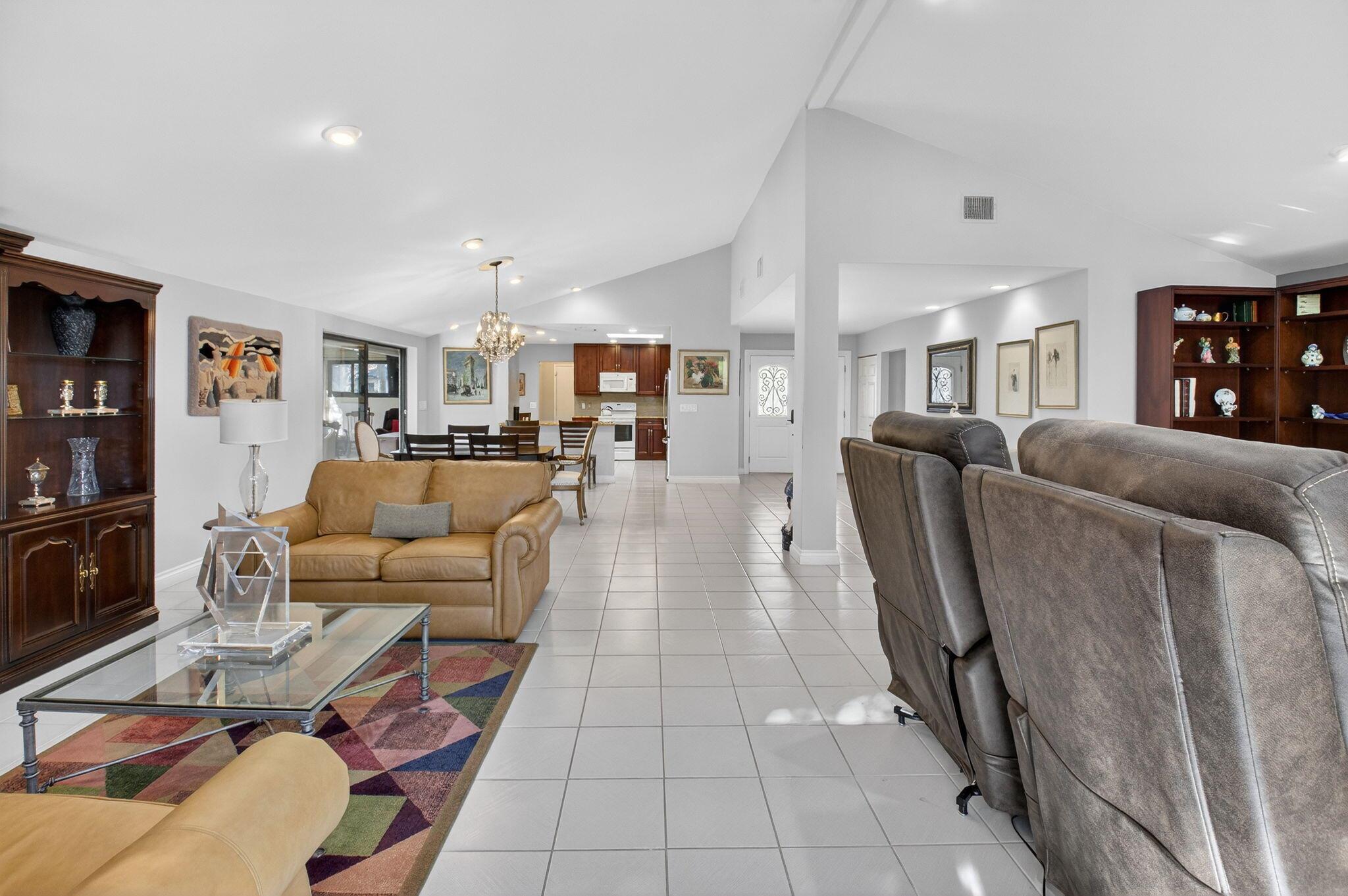 BRISTOL AT HUNTERS RUN CO - Residential