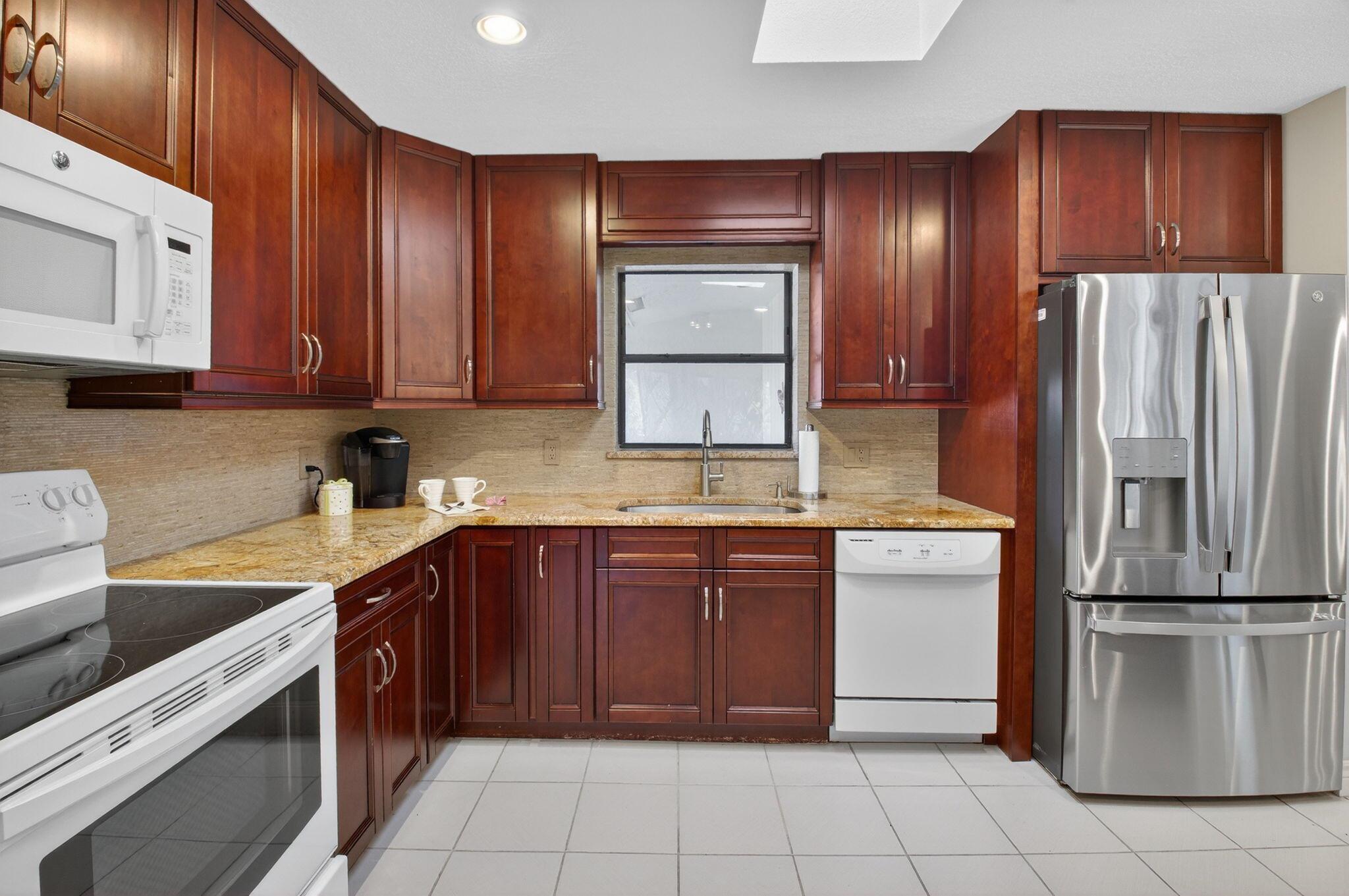 BRISTOL AT HUNTERS RUN CO - Residential