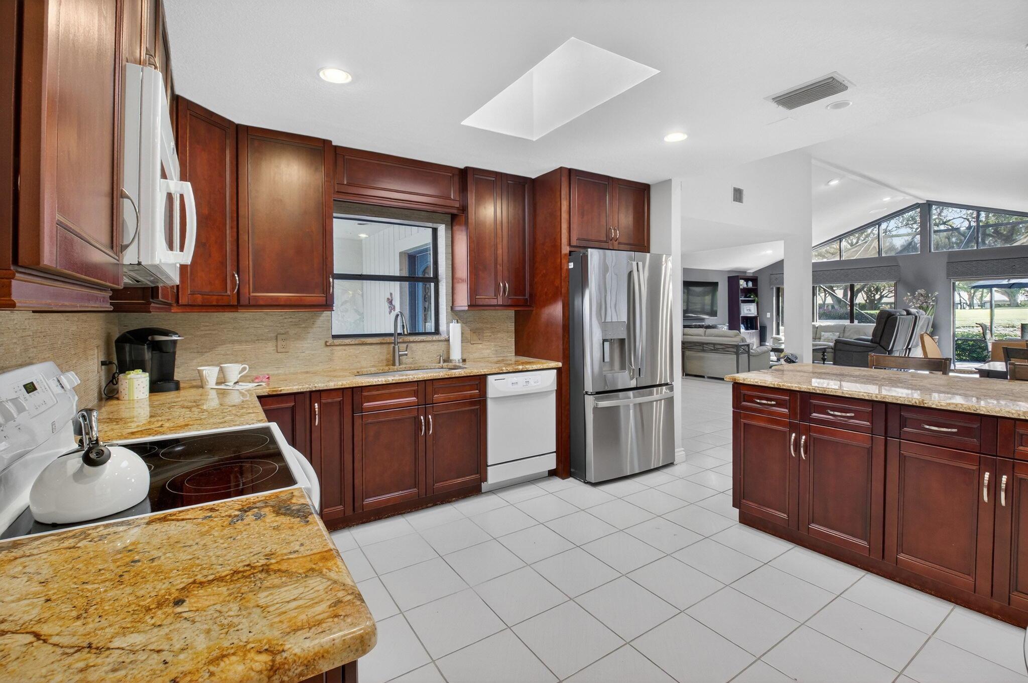 BRISTOL AT HUNTERS RUN CO - Residential