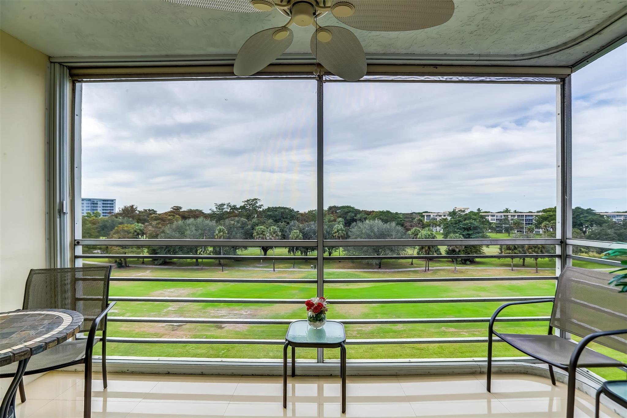 PALM-AIRE COUNTRY - Residential