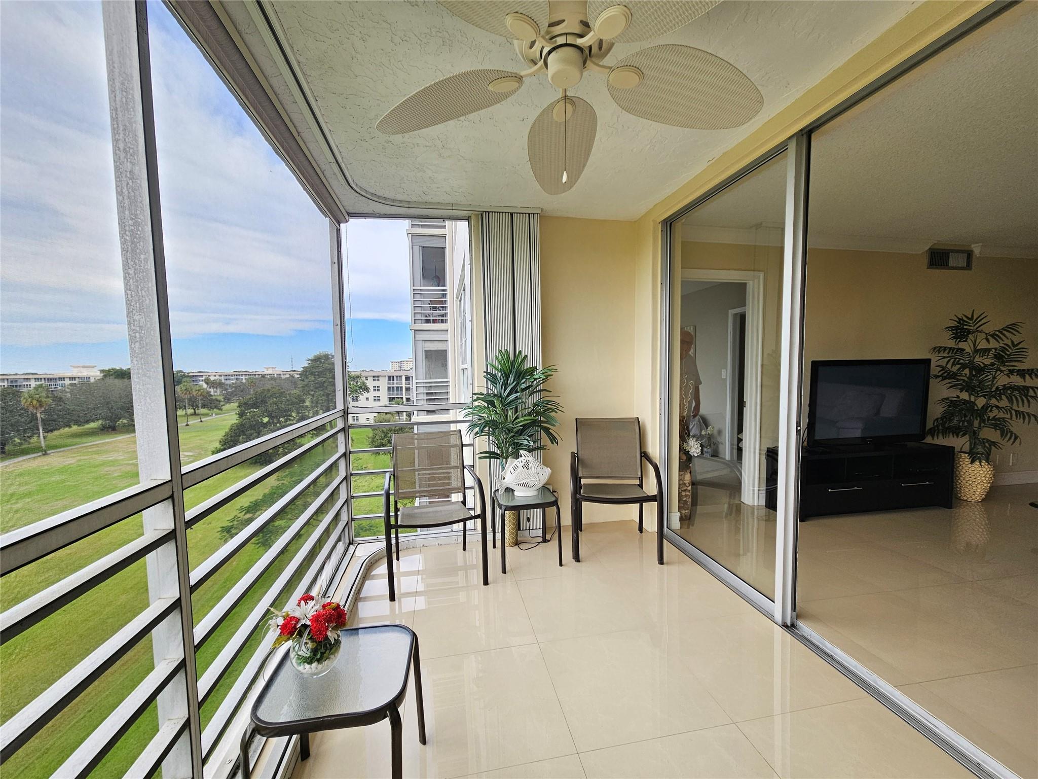 PALM-AIRE COUNTRY - Residential