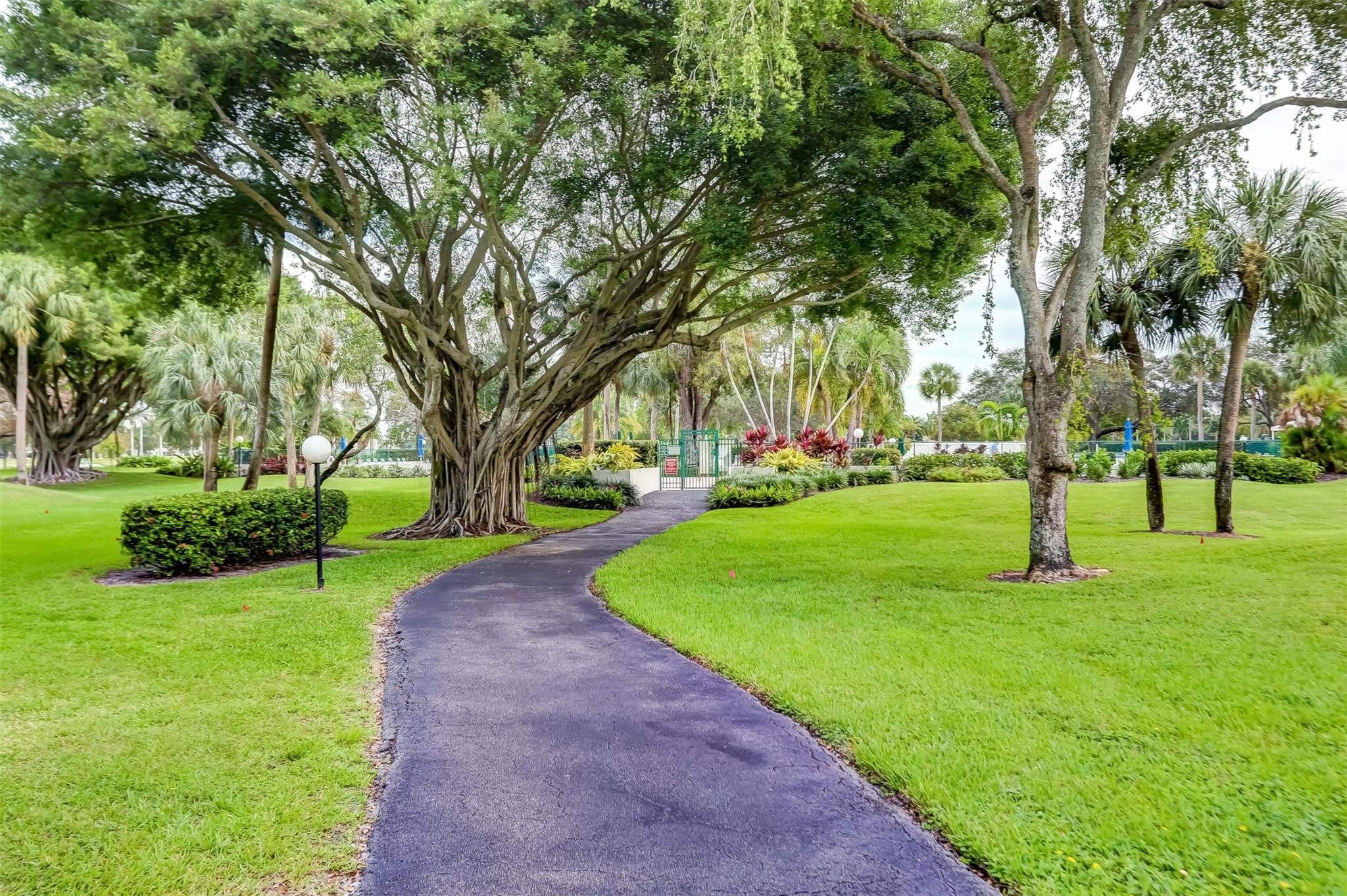 PALM-AIRE COUNTRY - Residential