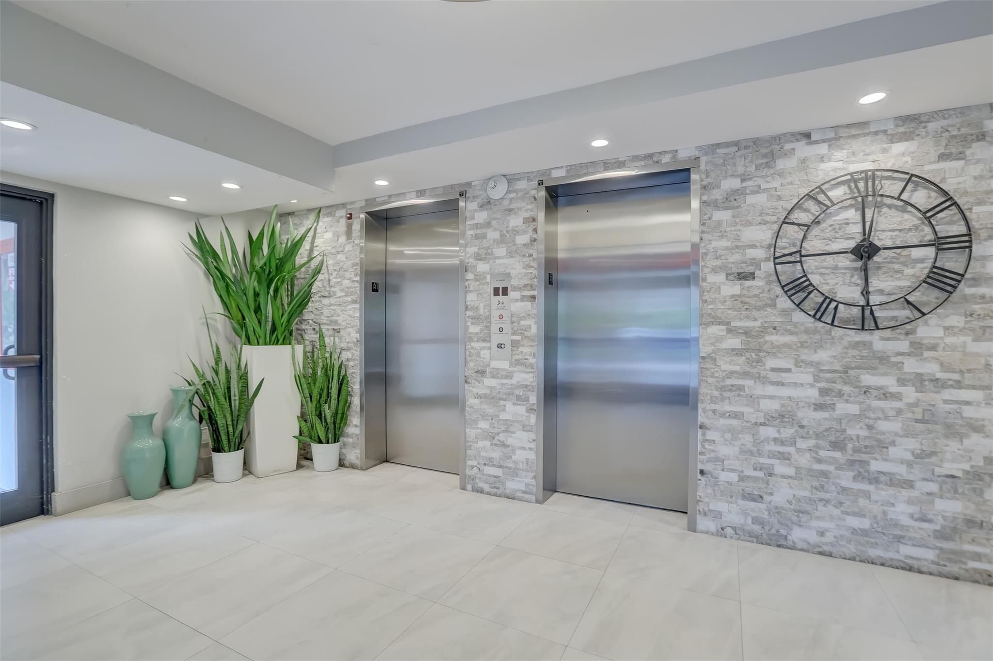 PALM-AIRE COUNTRY - Residential