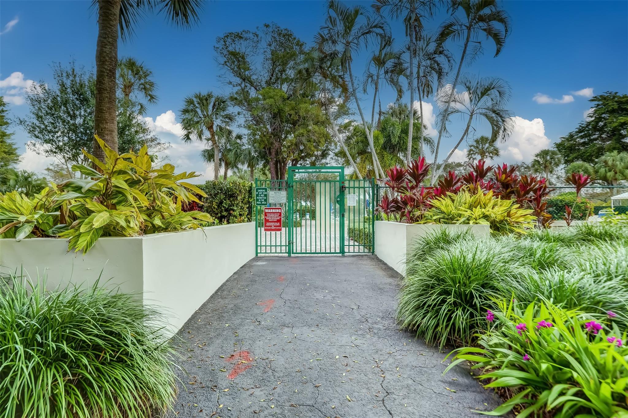 PALM-AIRE COUNTRY - Residential
