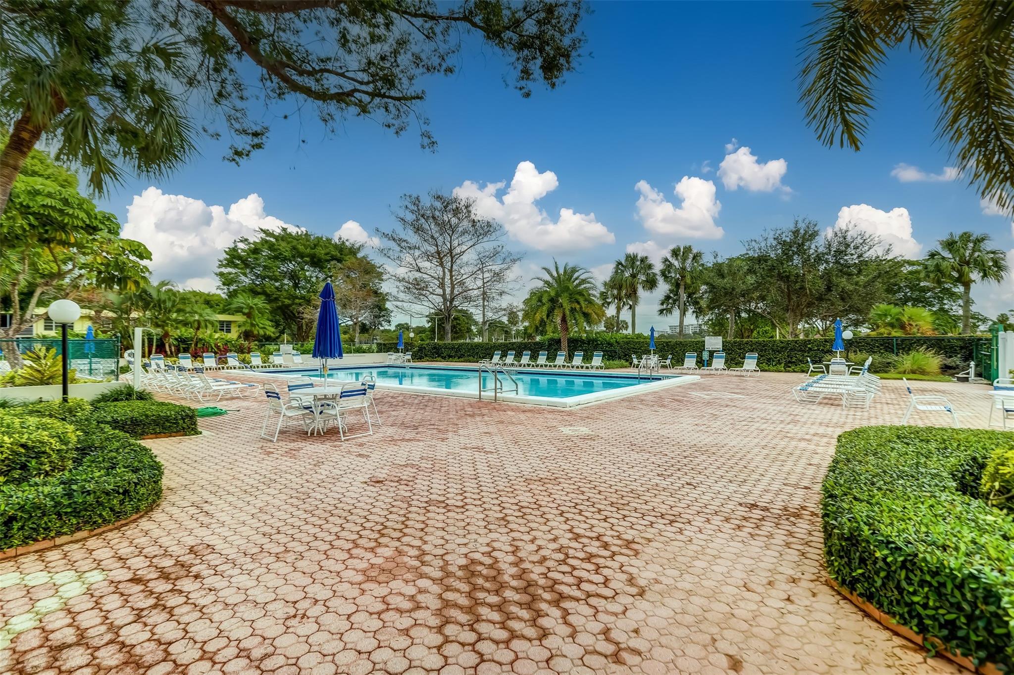 PALM-AIRE COUNTRY - Residential