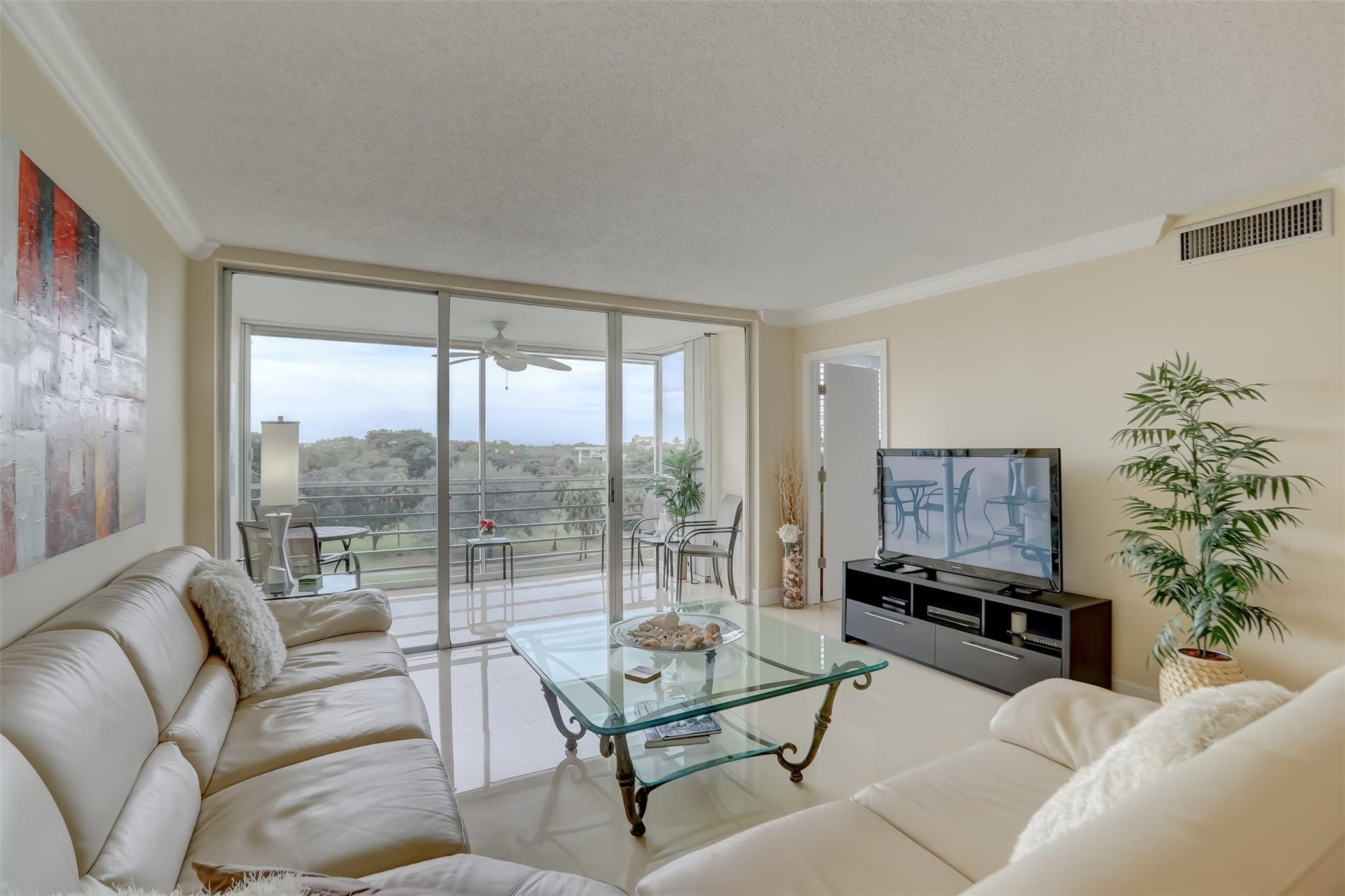 PALM-AIRE COUNTRY - Residential