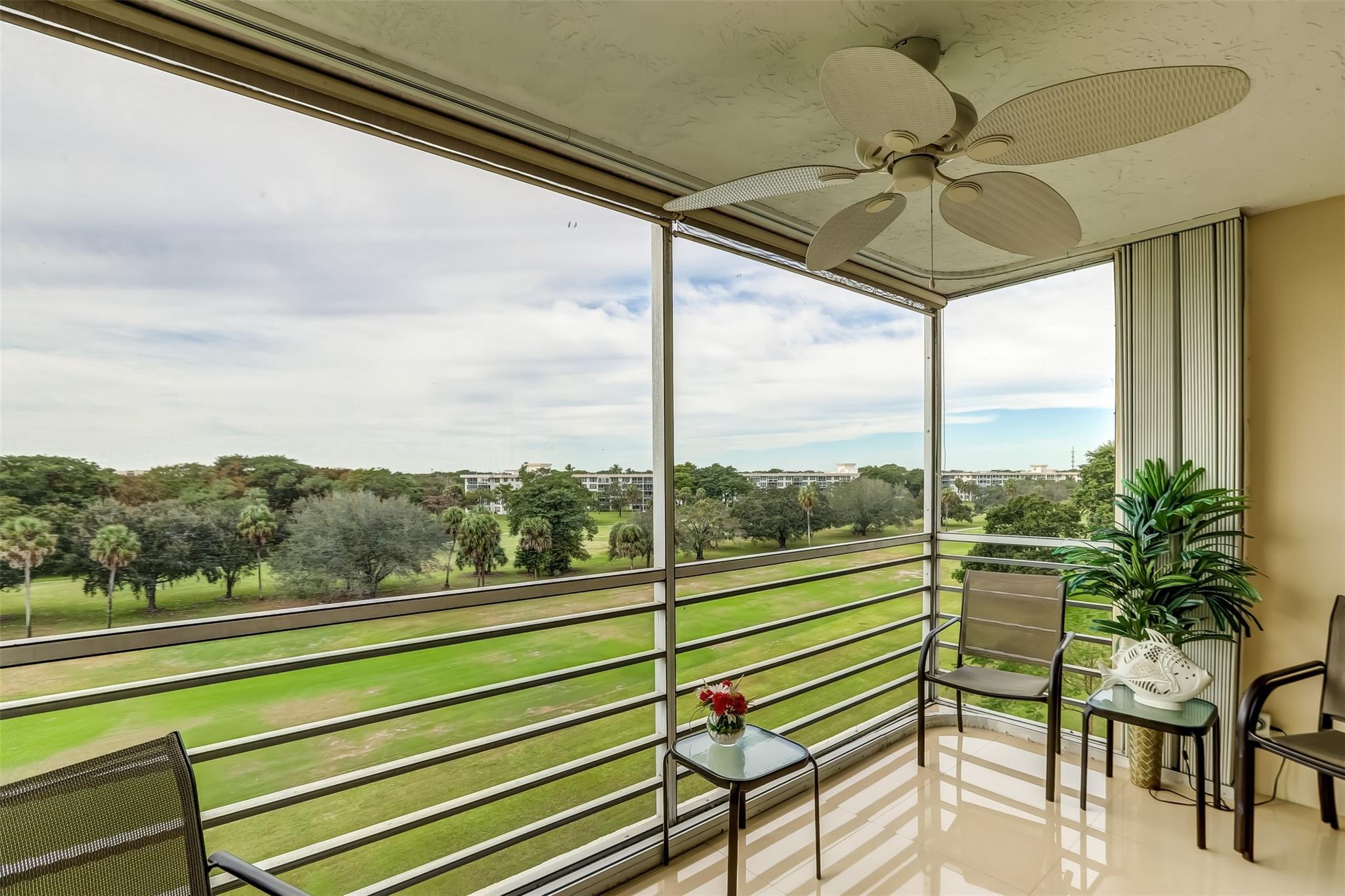 PALM-AIRE COUNTRY - Residential