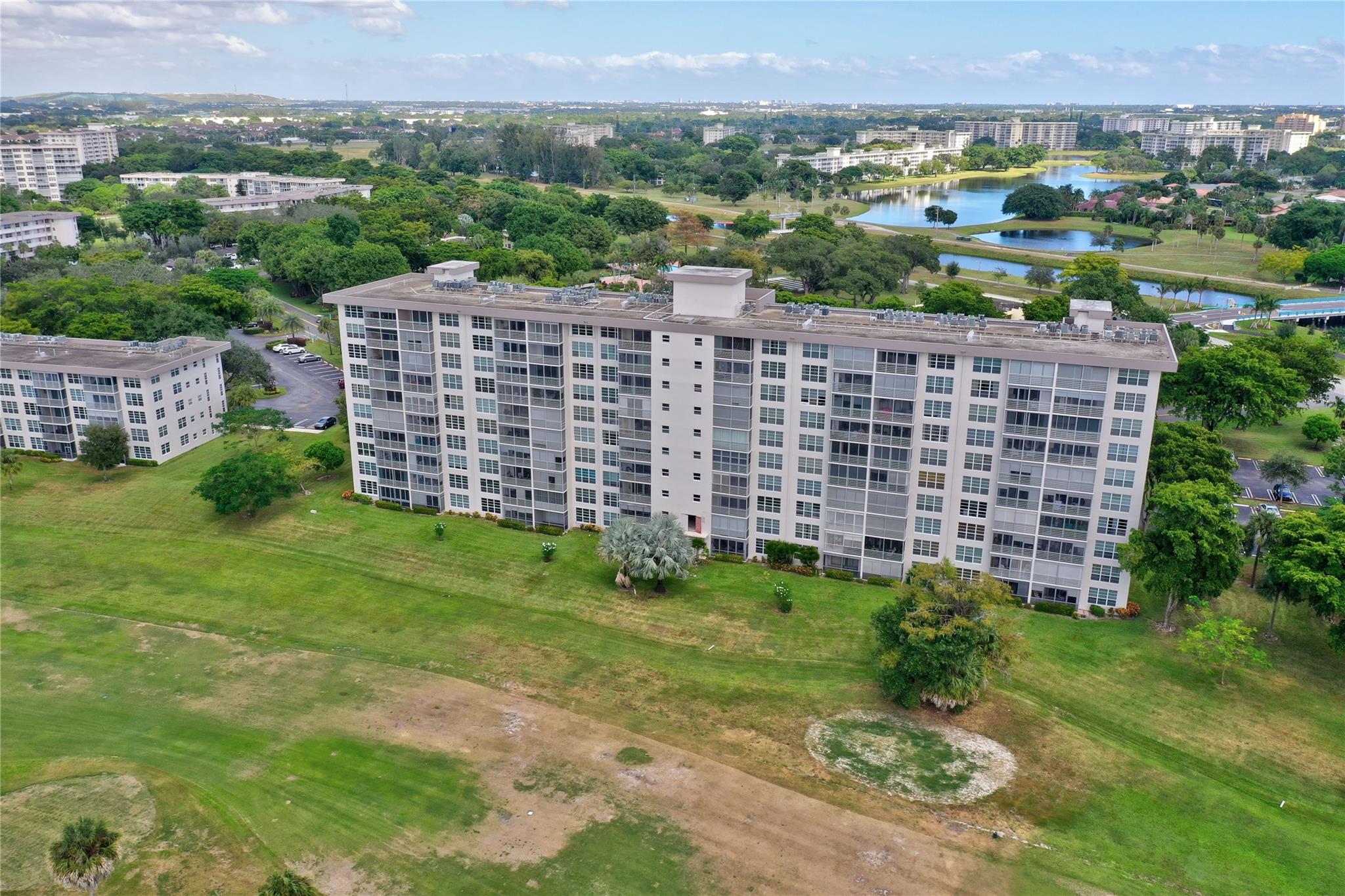 PALM-AIRE COUNTRY - Residential
