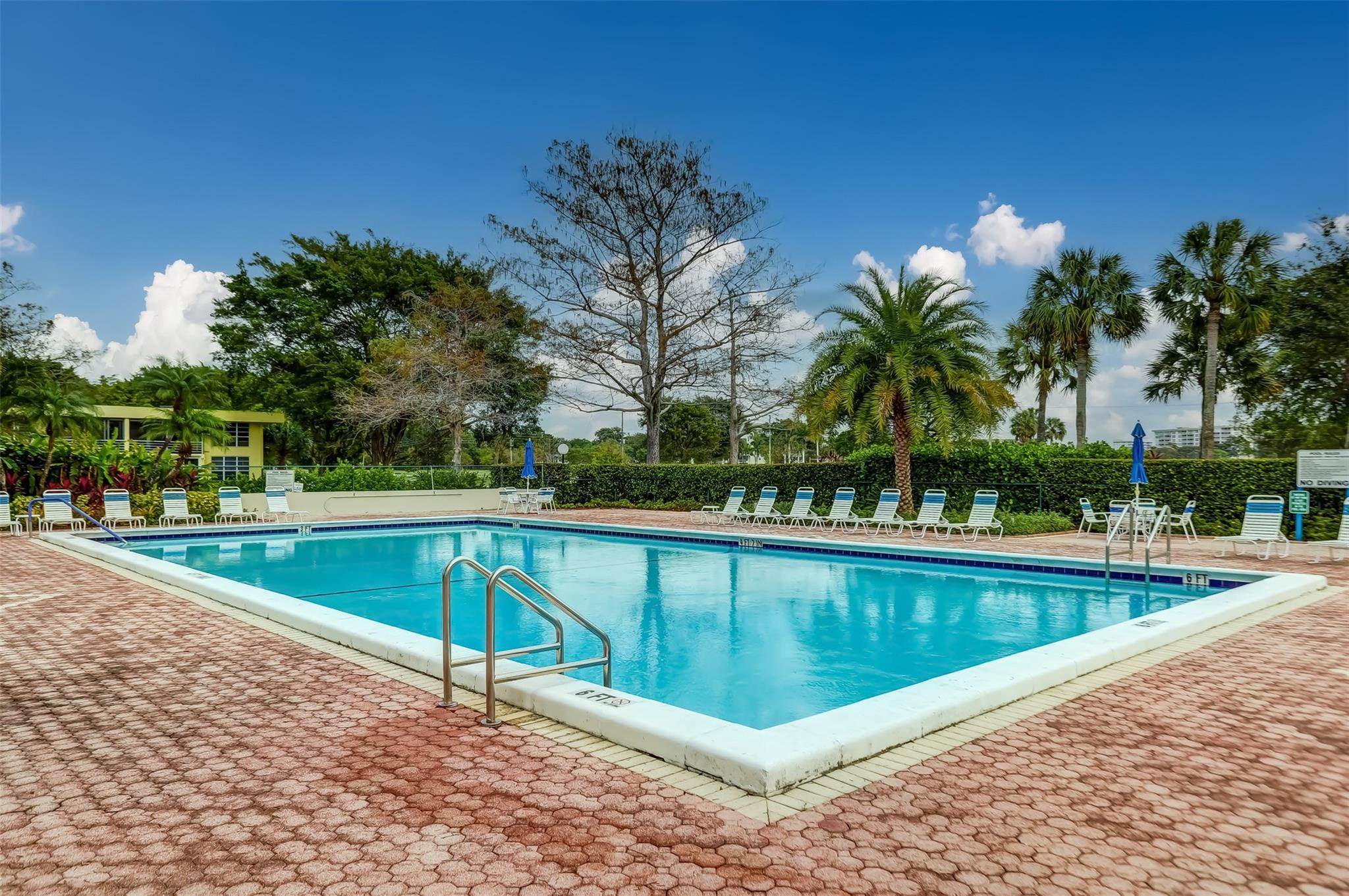 PALM-AIRE COUNTRY - Residential