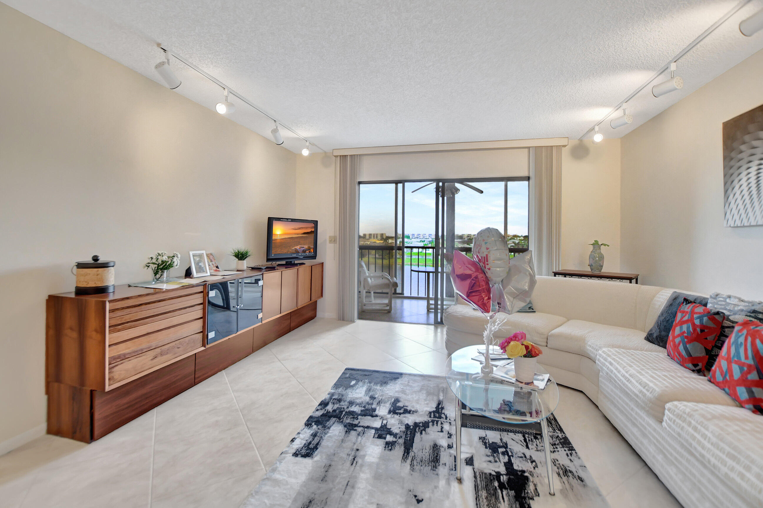 HUNTINGTON LAKES SEC FIVE CONDOS - Residential Lease