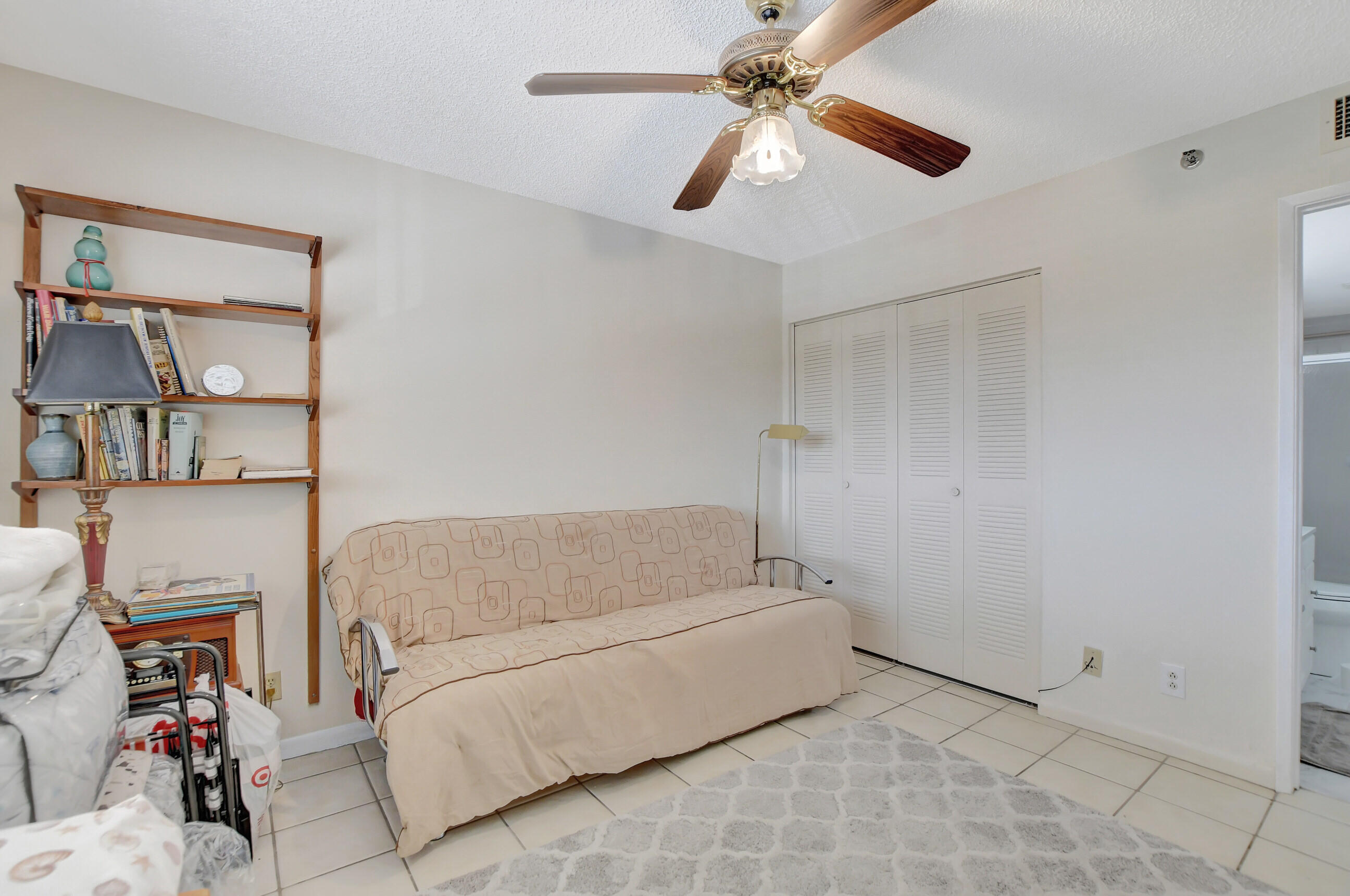 HUNTINGTON LAKES SEC FIVE CONDOS - Residential Lease